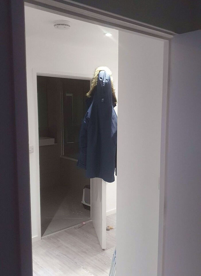 unintentionally-creepy-jump-scare-photos-5-64d9cf3d96958__700