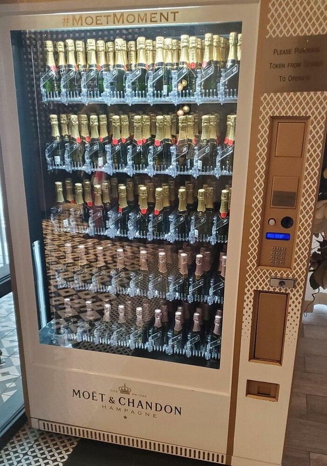664f0523ca2f3_unusual-vending-machines-dispensers