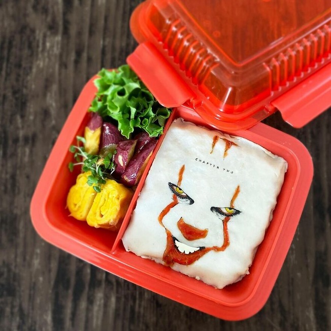 Wife-tirelessly-makes-art-every-day-in-her-husbands-lunchboxes