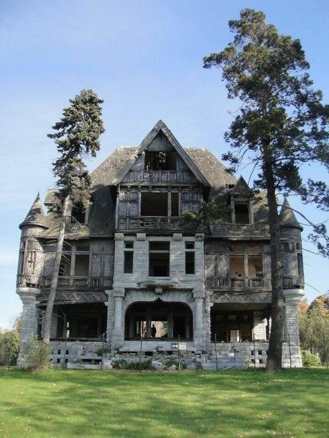 abandoned-beauties-pics-6401c1fbe5595__700