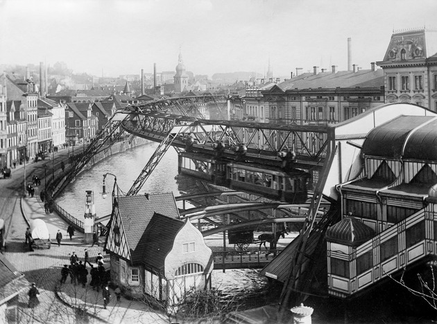 Wuppertaler_Schwebebahn_c1913_LOC_03961u