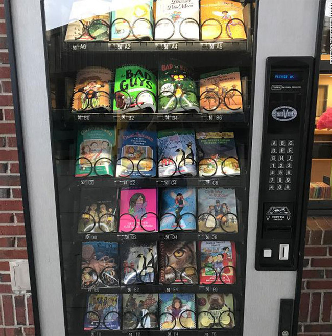 interesting-unusual-vending-machines-2-63bd458df238d__700