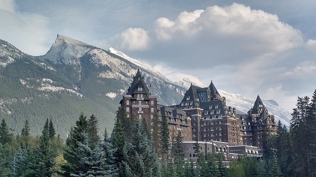 1920px-Banff_Springs_Hotel_2017