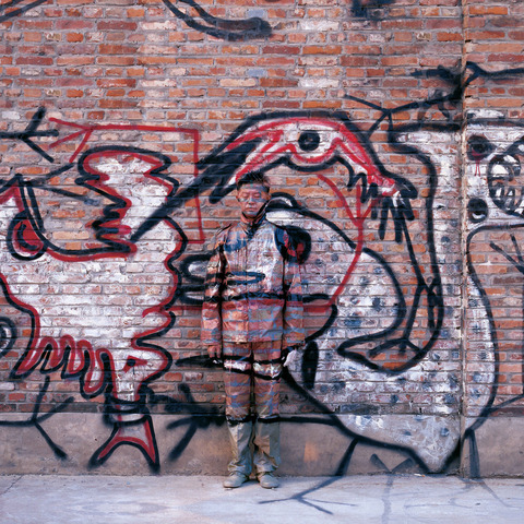 liu_bolin_hitc_no84_graffiti_no2_photograph_2009_120x120cm_2009