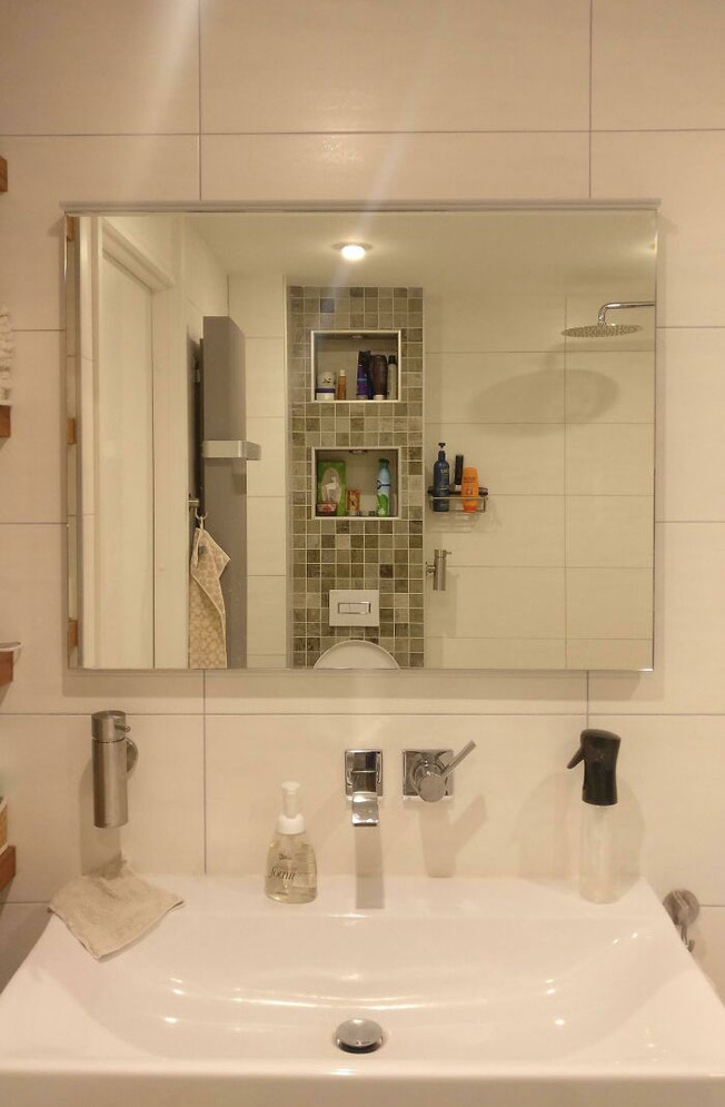 funny-people-selling-mirrors-3-624c00c0da0c6__700