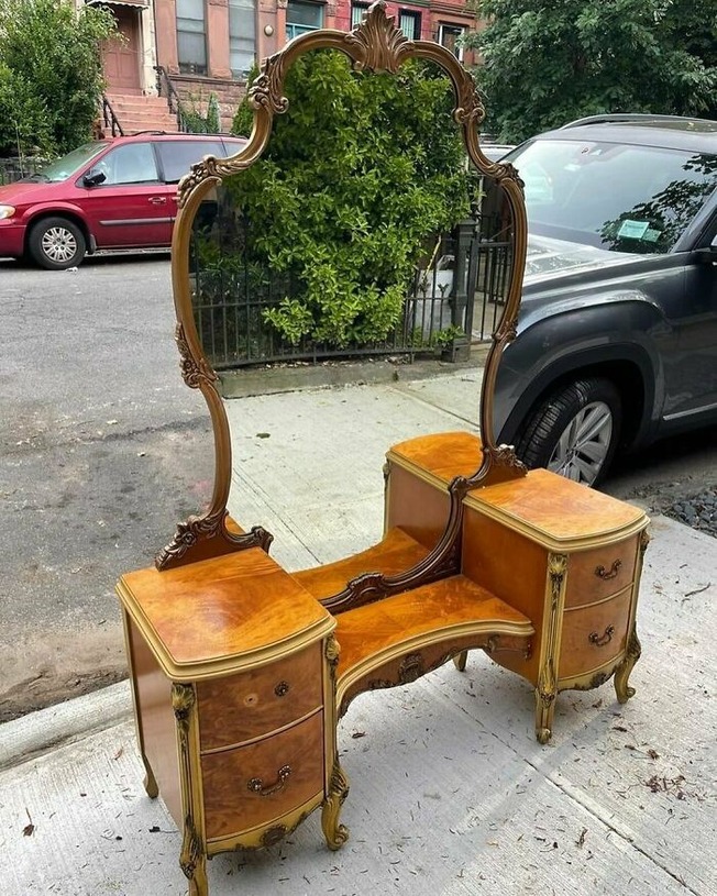 CPk74YEDaDA-png__700