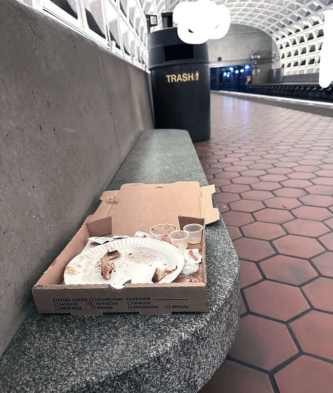 people-acting-like-complete-jerks-8-65081b9ec7e00__700