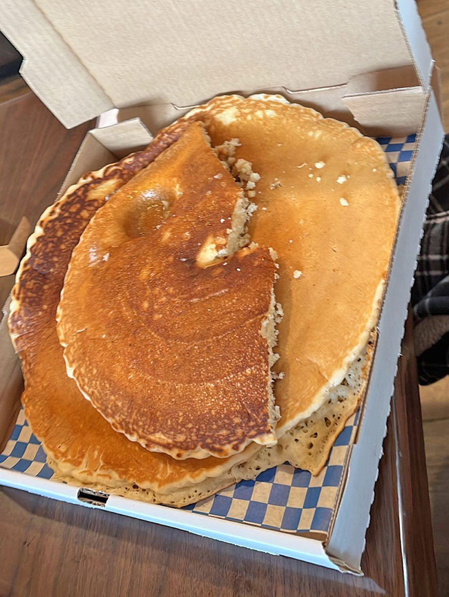 large-american-food-portions-308-63dd04138294a__700