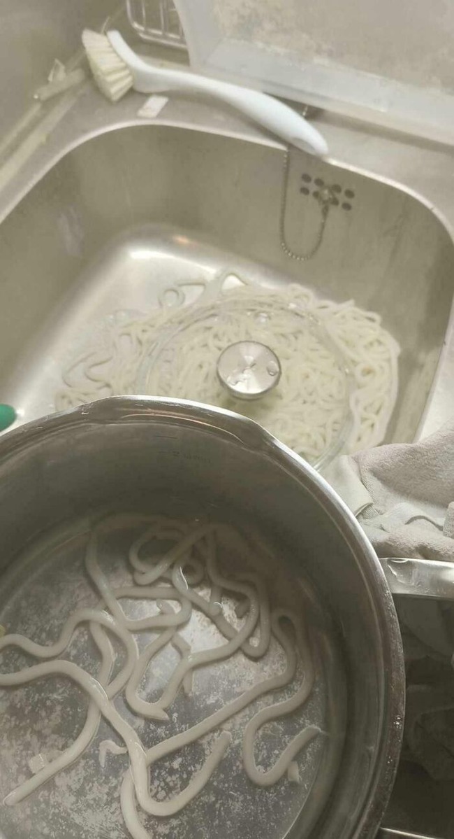 6620cbee3412f_funny-cooking-kitchen-accidents