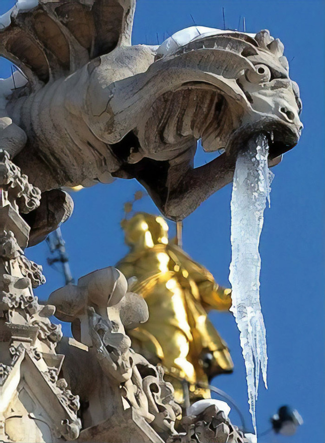 gargoyle-statues-vomiting-ice-5-5e0088ecdf770__700