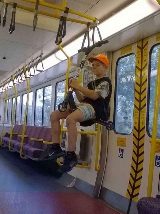 678f6e26045a1_funny-train-subway-passengers