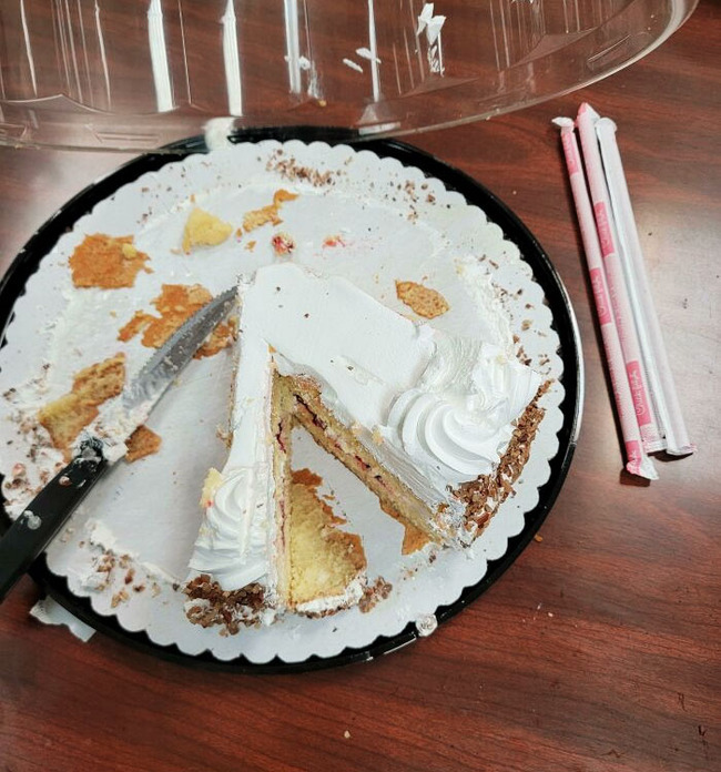 infuriating-coworkers-10-64477bfca59a5__700 (1)