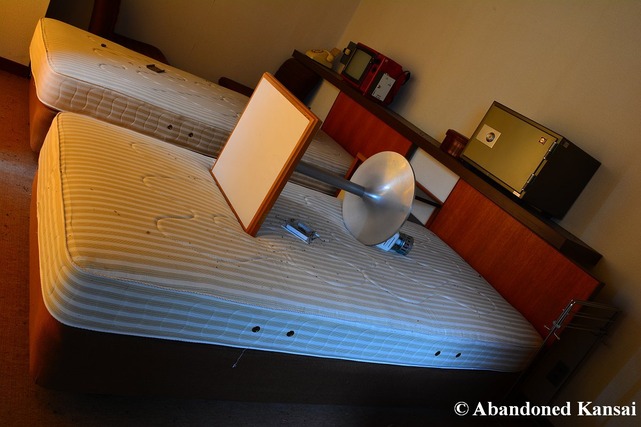 western-style-room-in-a-deserted-japanese-hotel