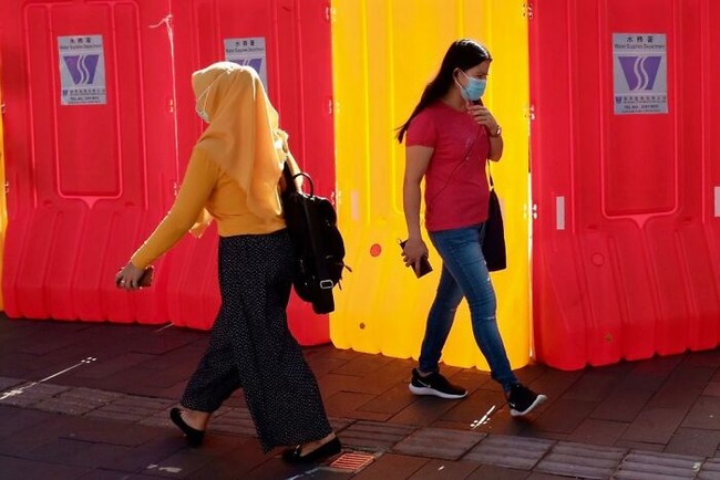 street-photography-edas-wong-5-5fc5f4cd5074a__700