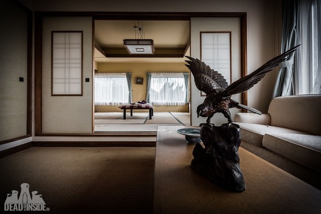 The-biggest-abandoned-hotel-in-Japan-5be55c7787198__880