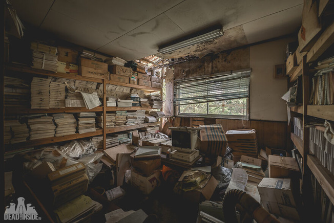 natalia-sobanska-abandoned-building-Ikeshima-island-Japan