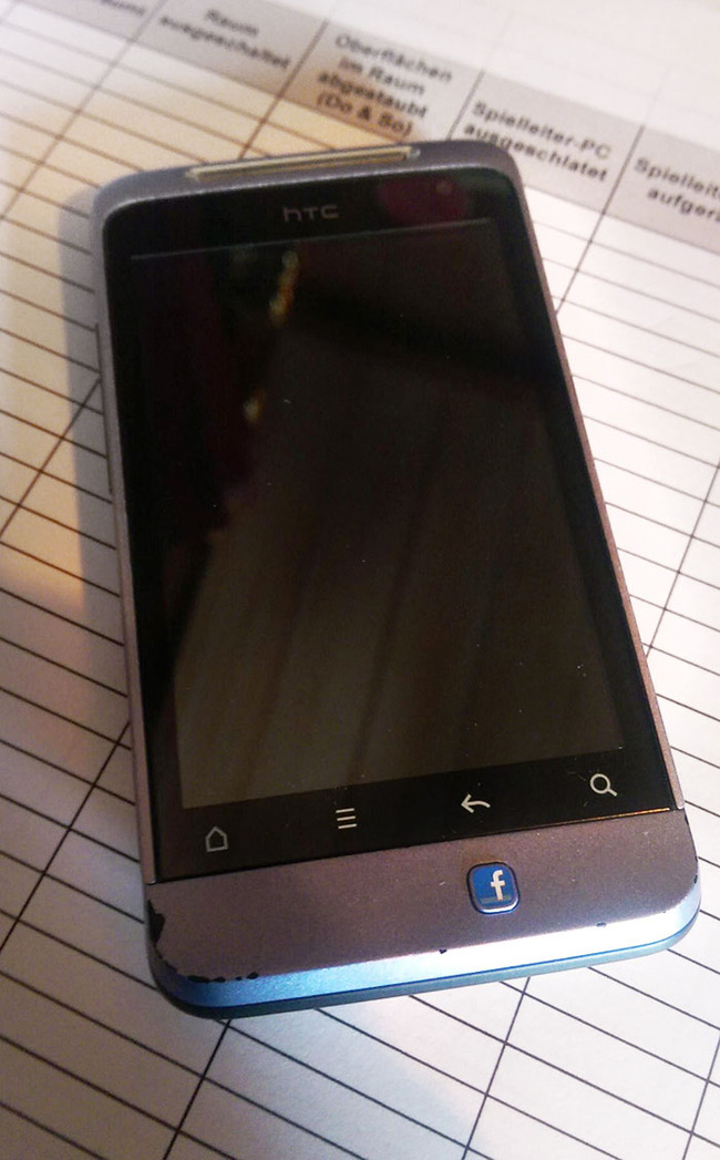 Crazy-Design-Old-School-Phones-30-6384c73aaa491__700