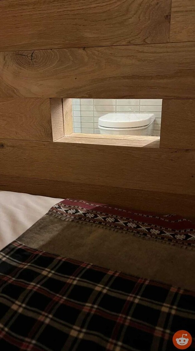 657ac7b20a2d8_creepy-toilets-with-threatening-auras-pics