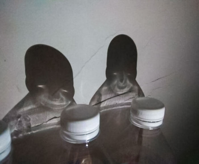 Unintentionally-Creepy-Jump-Scare-Photos-16-64e31a5b7715b__700