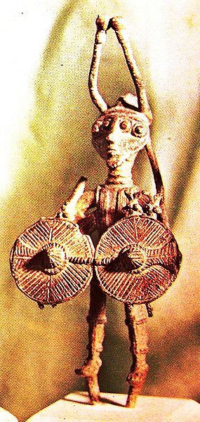 285px-Bronzetto_sardo_-_guerrieo_nuragico-A