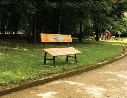 bench-advertising-61