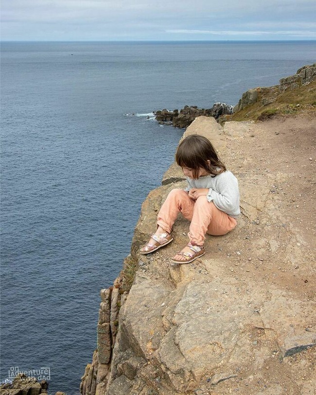 CgxEgCkLkb7-png__700