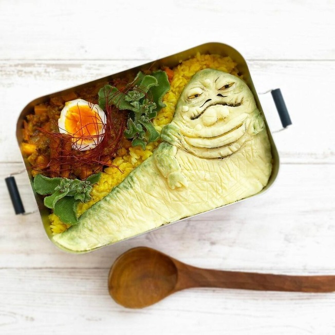 Wife-tirelessly-makes-art-every-day-in-her-husbands-lunchboxes