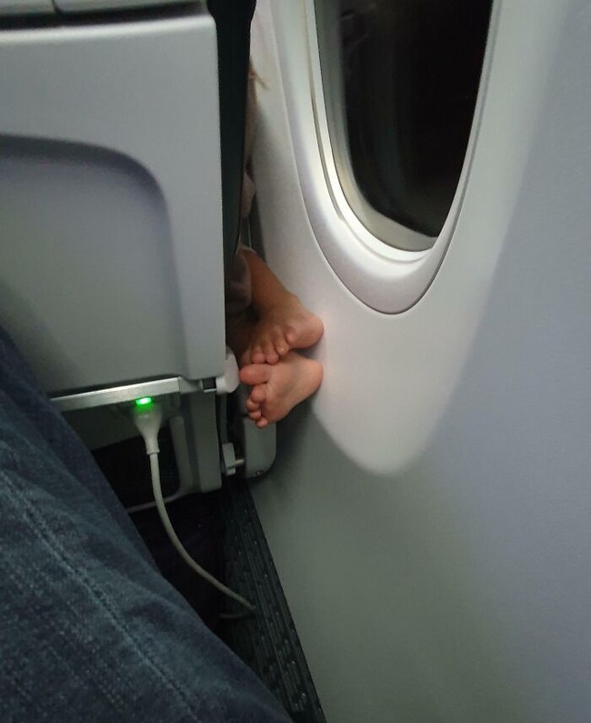 6744626a9a5dd_annoying-plane-passengers