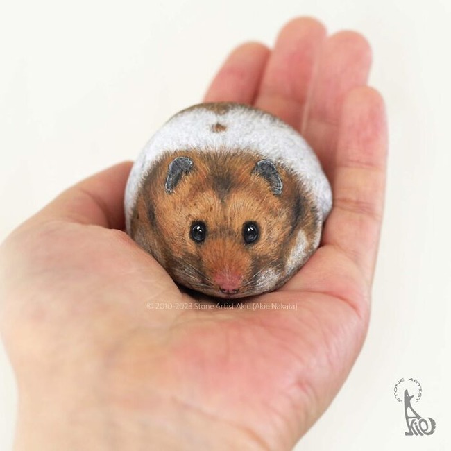 Japanese-artist-turns-rocks-into-cute-little-animals-New-Pics