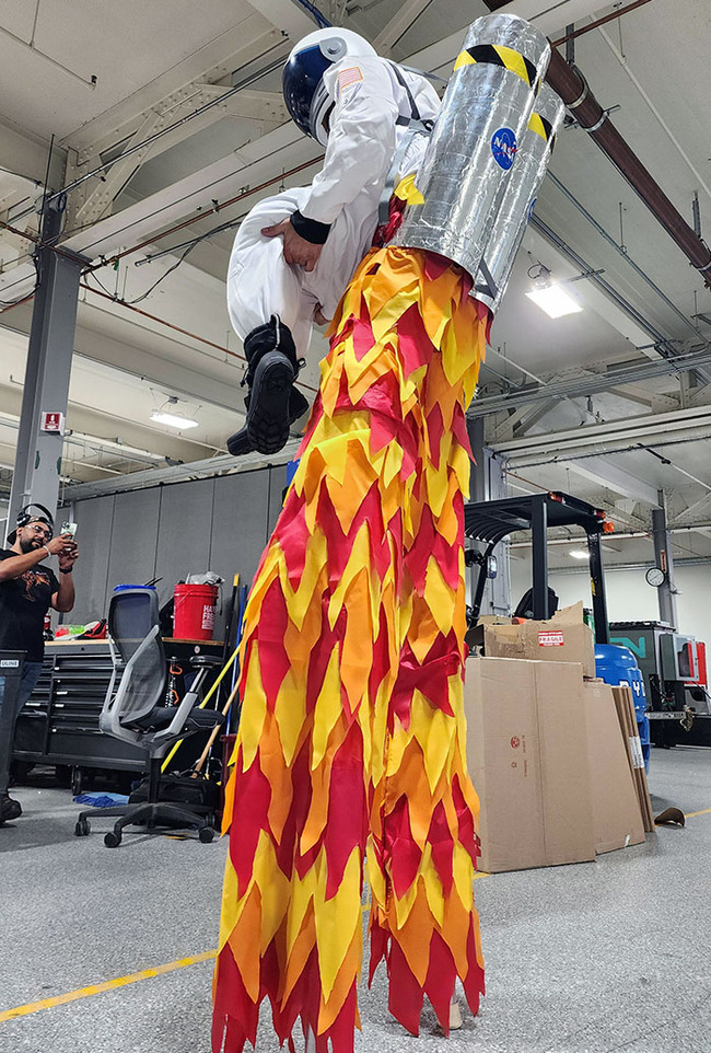 halloween-creative-costume-pics-54-67190637bc7ea__700 (2)