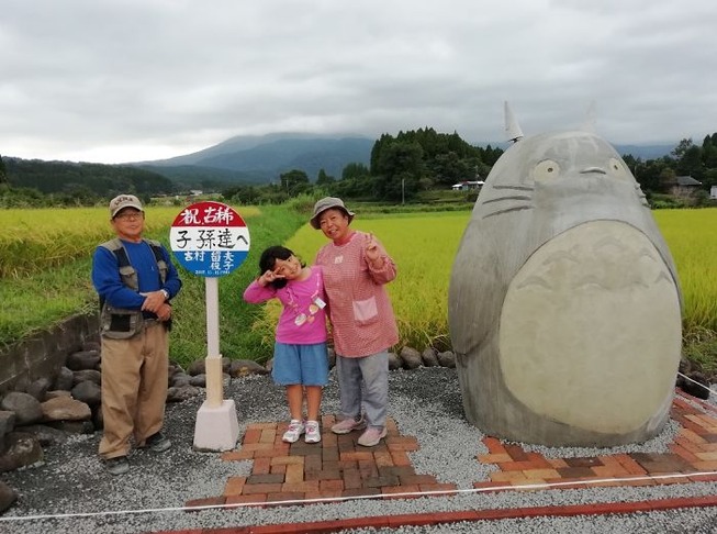 totoro-bus-stop-real-life-japan-17-5e5e0fce275a7__700