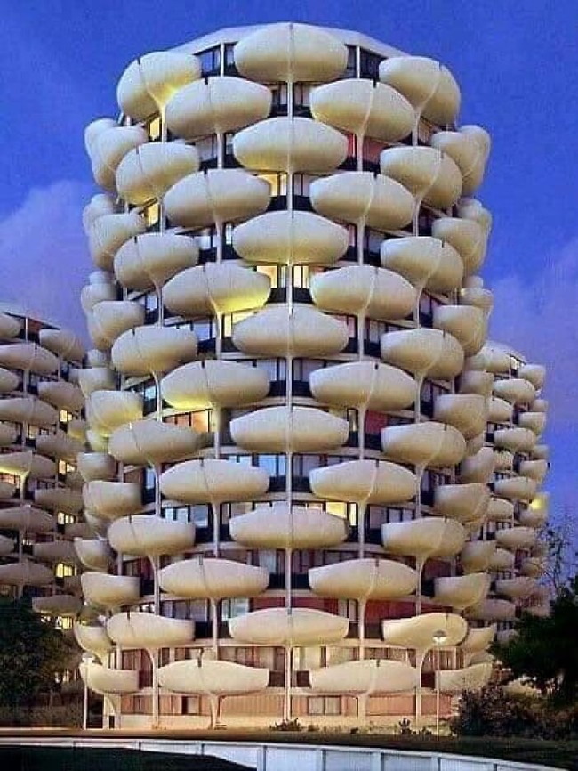 architecture-shaming-images-6602d4aeb955b__700