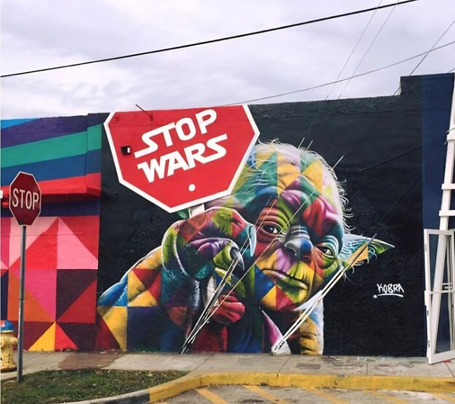 interesting-street-art-graffiti-5-65b915b053425-png__700