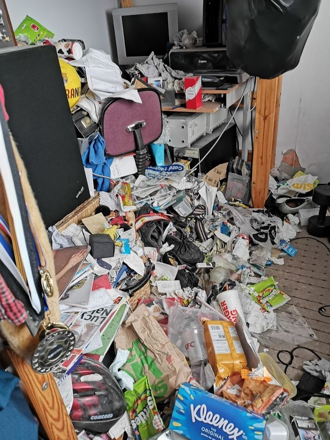 messiest-bedrooms-2020-uk3-5f7c70f924be3__700