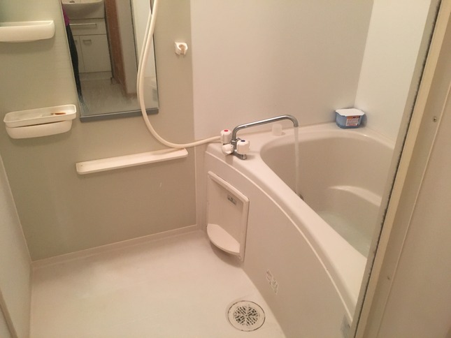 16 - 2200 Bath time