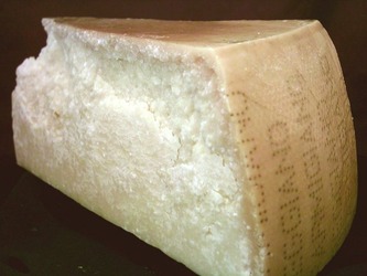 Parmigiano_reggiano_piece