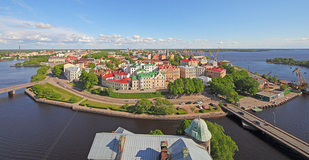 800px-Vyborg_June2012_View_from_Olaf_Tower_06