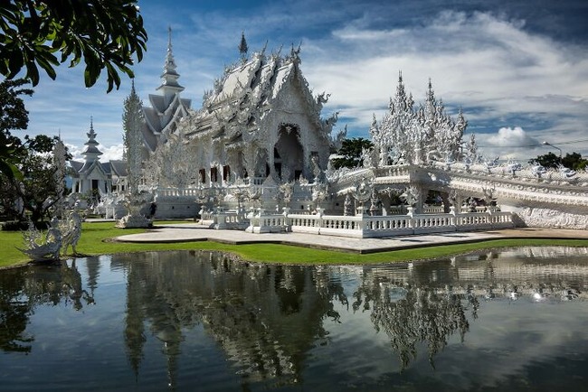 White_Temple_-_Wat_Rong_Kuhn-68009cd7c3eee__700
