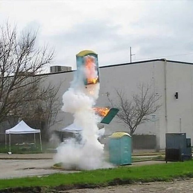 B7RIrCEF4tr-png__700