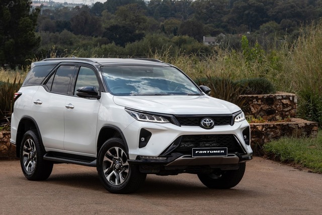 TOYOTA-FORTUNER-1