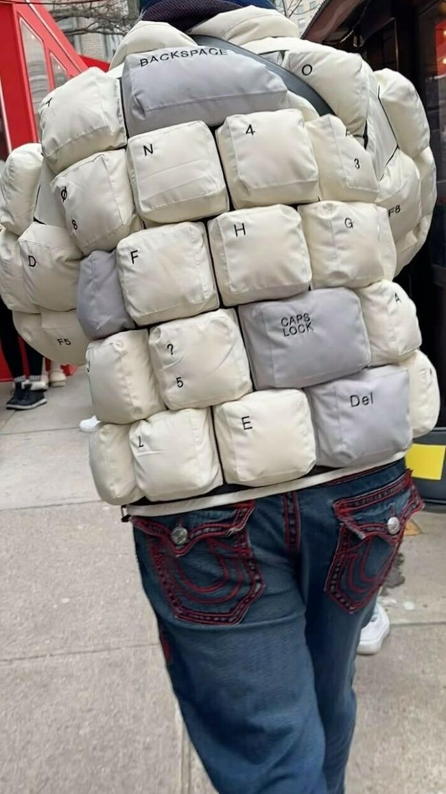 C2PwOSguccV-png__700
