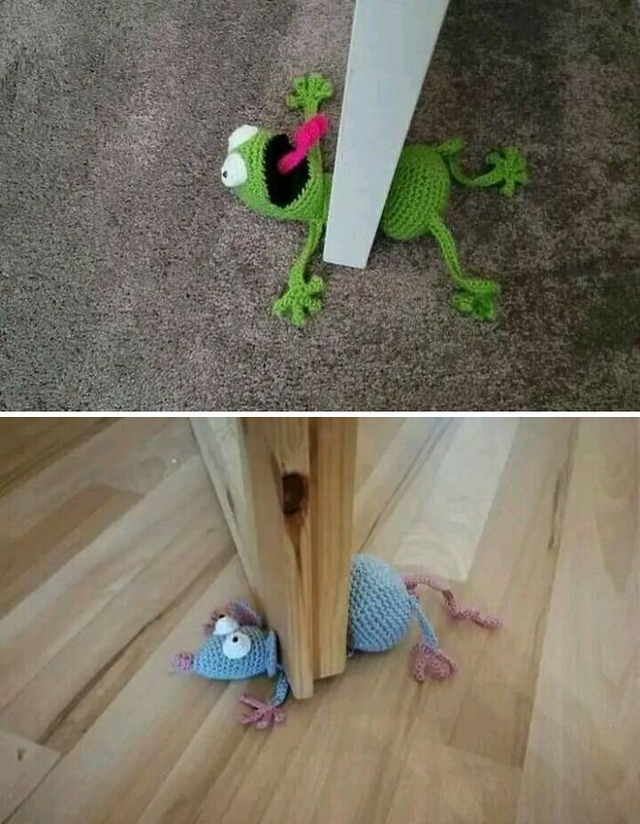 68d50deb45578_hilarious-crocheted-door-stoppers-2__700