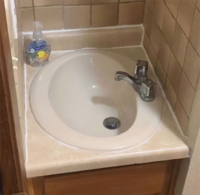 bad-real-estate-pictures-2-635a456e18b5f__700