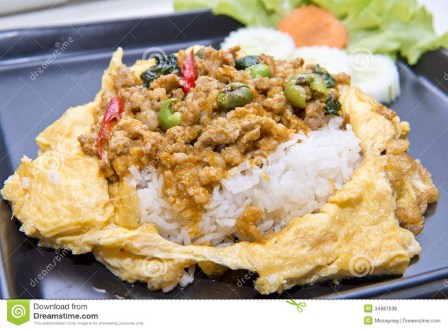 stir-fried-pork-curry-omelette-thai-food-34681538