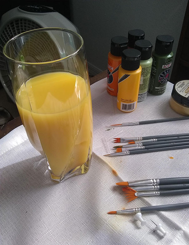 inedible-things-look-like-food-347-5d1f4f7bb8315__605