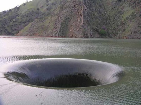 vortex-in-the-water-monticello-dam