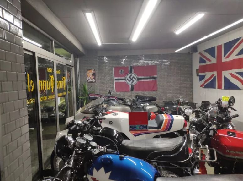 外国人 いや待って 東京のバイク店にナチスの旗があるんだが 海外の万国反応記 海外の反応
