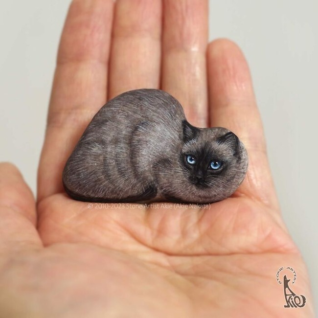 Japanese-artist-turns-rocks-into-cute-little-animals-New-Pics