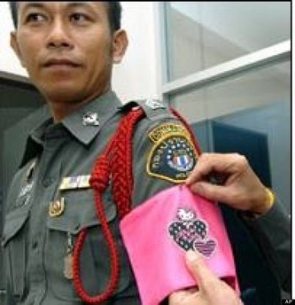 o-THAILAND-POLICE-HELLO-KITTY-570 (1)