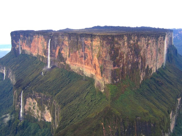 mount-roraima-tripoint-of-venezu